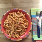 Mittagsnudeln mit Bohnen-Tomaten-Sugo