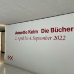vor der Ausstellung