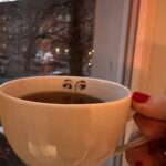 Mit nem Tee aus dem Fenster träumen.