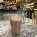 Üppig. Mocca mit dunkler Schokolade.