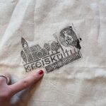 Dort treffe ich mich mit Dorfbewohner*innen und Kreiskultur zum Abschlussgespräch des Krimidinners.