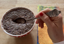 Getreidefreies Porridge zum Frühstück und 