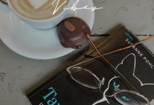 Cappuccino-Pause im Café