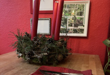 Mittagspause mit windschiefem Adventskranz