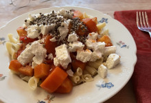 Gemüse von gestern plus Nudeln und Feta