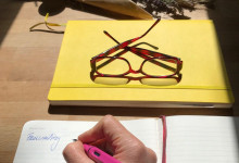 Zum Freewritng wechsel ich an den Eßtisch. Mit Sonnenschein.