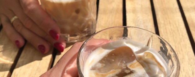 Autorinnengespräch mit Cappuccino on the rocks oder wir verabreden uns zum Schreiben