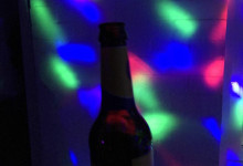 Der DJ aus dem Hinterhof macht eine Balkon-Party