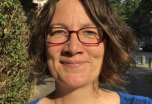 Krimiautorin in der Abendsonne