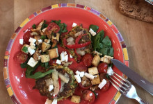 Zucchini-Karotten-Puffer mit Pfifferlingen und Birnen-Chili-Ragout
