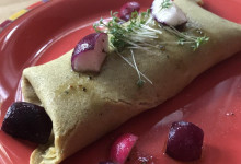 Frühstück: Buchweizencrepe mit Kohlrabi-Hüttenkäsefüllung