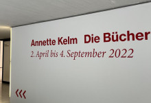 vor der Ausstellung