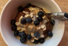 Süßkartoffel-Schokocreme mit Mandelmuss und Blaubeeren