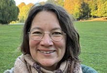 Krimiautorin im Park