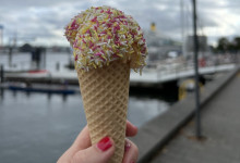 Eis mit bunten Streuseln