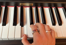 Mecky Messer auf dem Klavier üben
