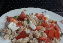 Auf dem Sofa liegen und schreiben und dann dort auch essen