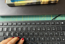 E-Mails beantworten, telfonieren und ein Webinar sehen.