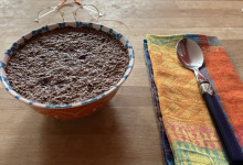 Getreidefreies Porridge zum Frühstück